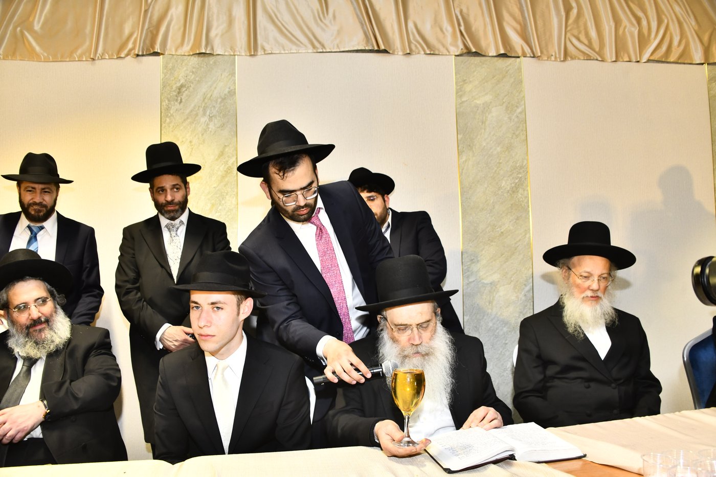 שמחת נישואי בתו של מנחם שפירא