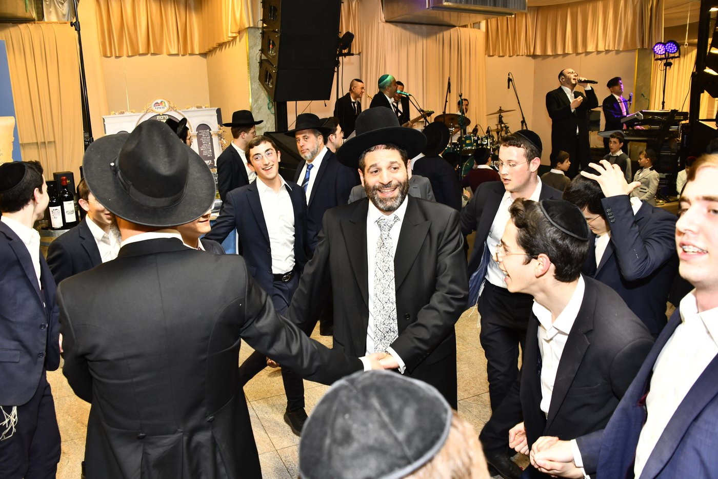 שמחת נישואי בתו של מנחם שפירא