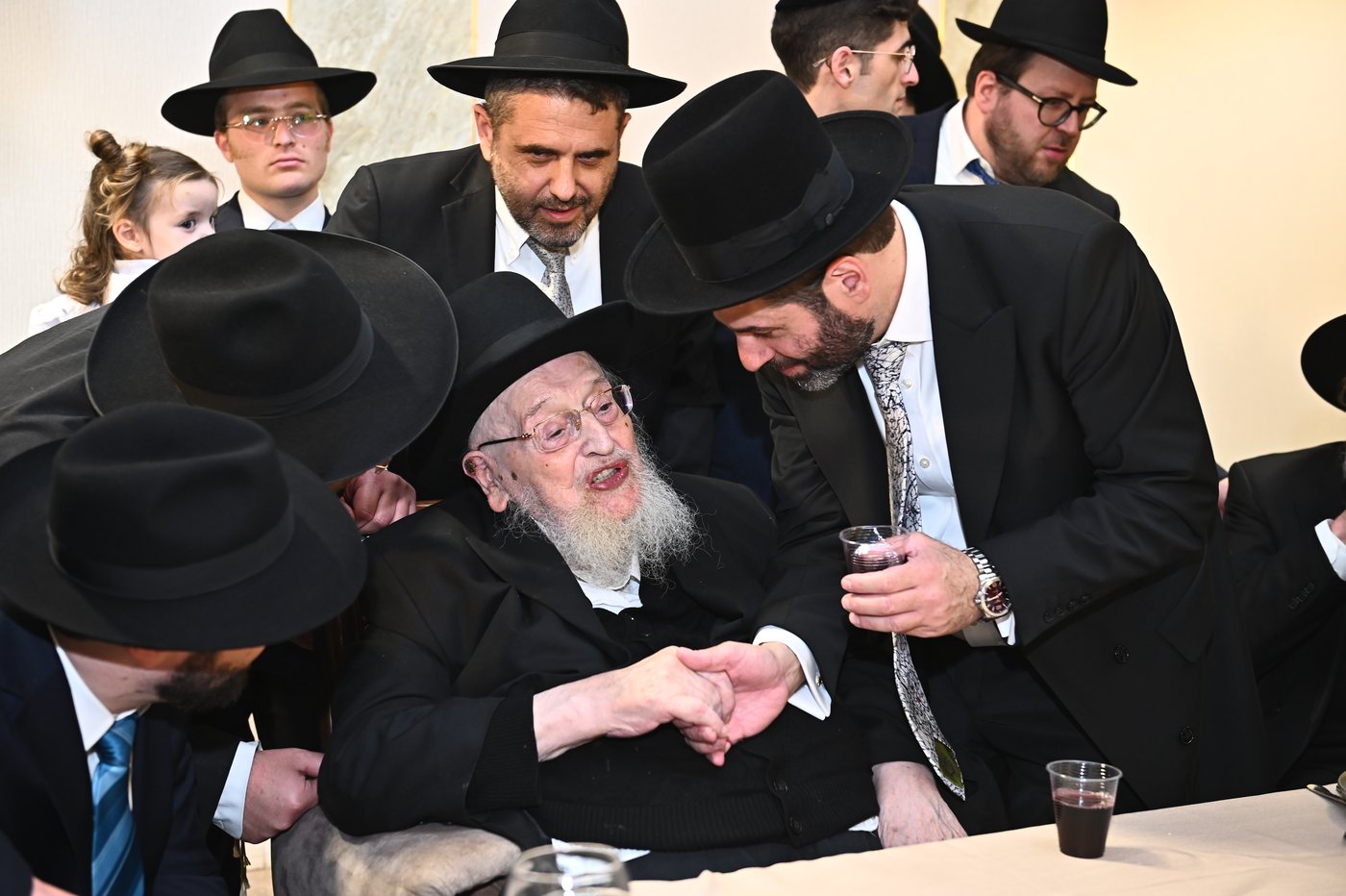 שמחת נישואי בתו של מנחם שפירא