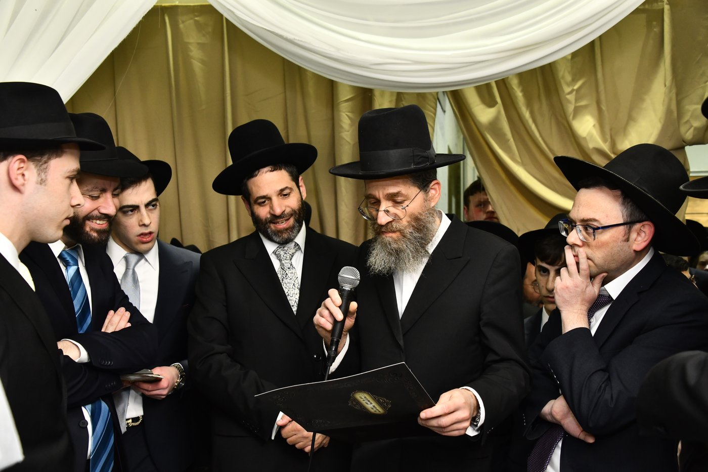 שמחת נישואי בתו של מנחם שפירא