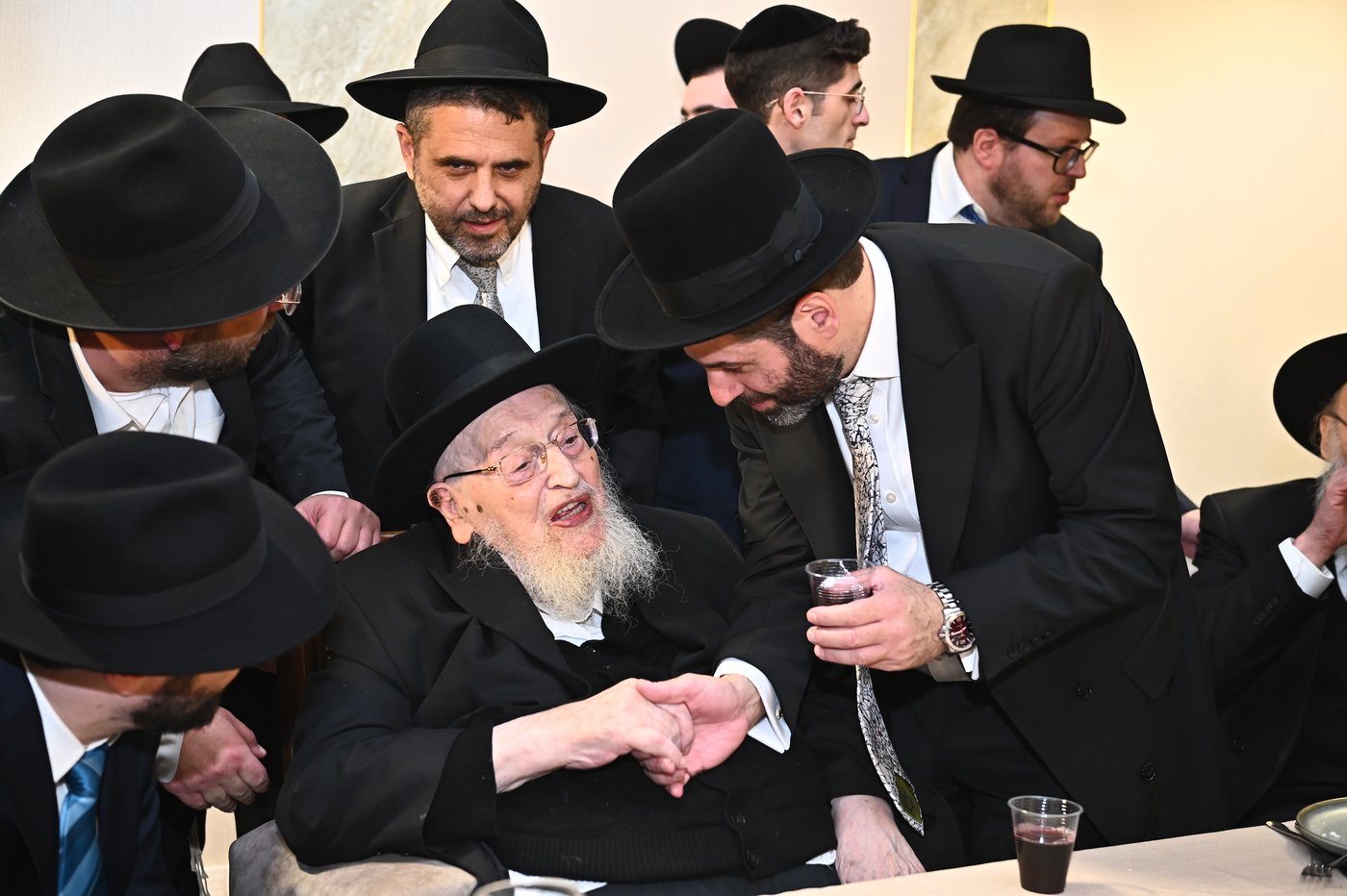 שמחת נישואי בתו של מנחם שפירא