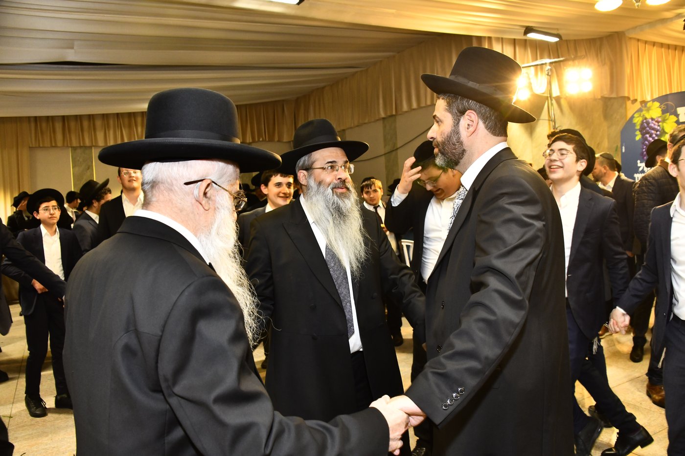 שמחת נישואי בתו של מנחם שפירא