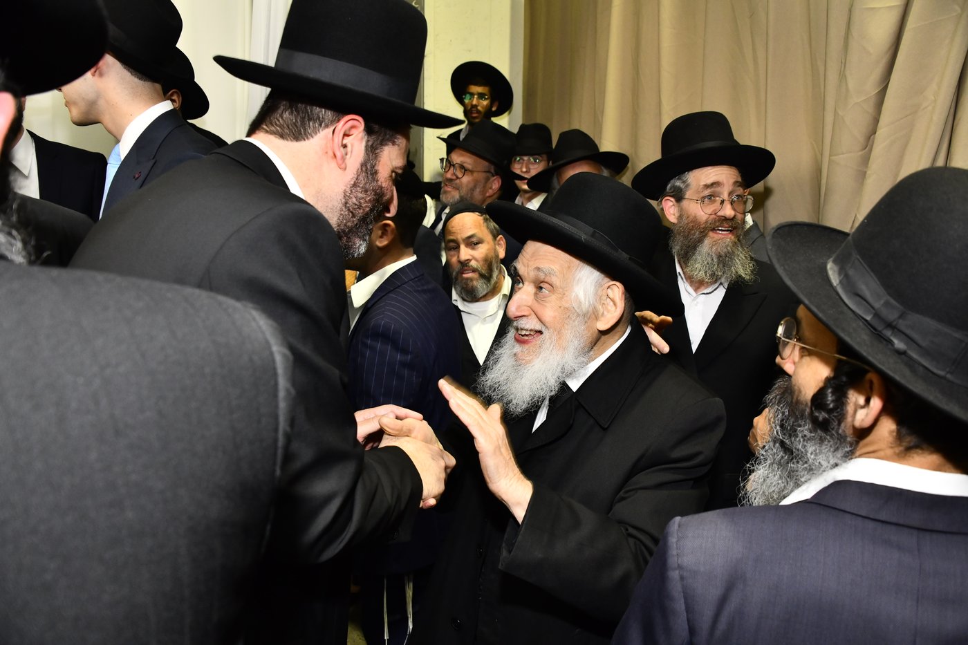 שמחת נישואי בתו של מנחם שפירא