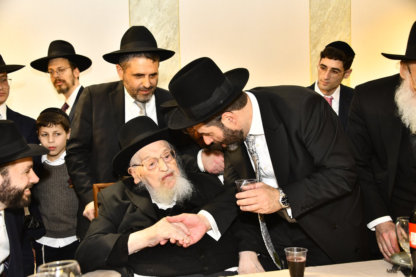 שמחת נישואי בתו של מנחם שפירא