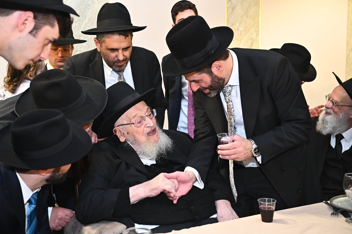 שמחת נישואי בתו של מנחם שפירא