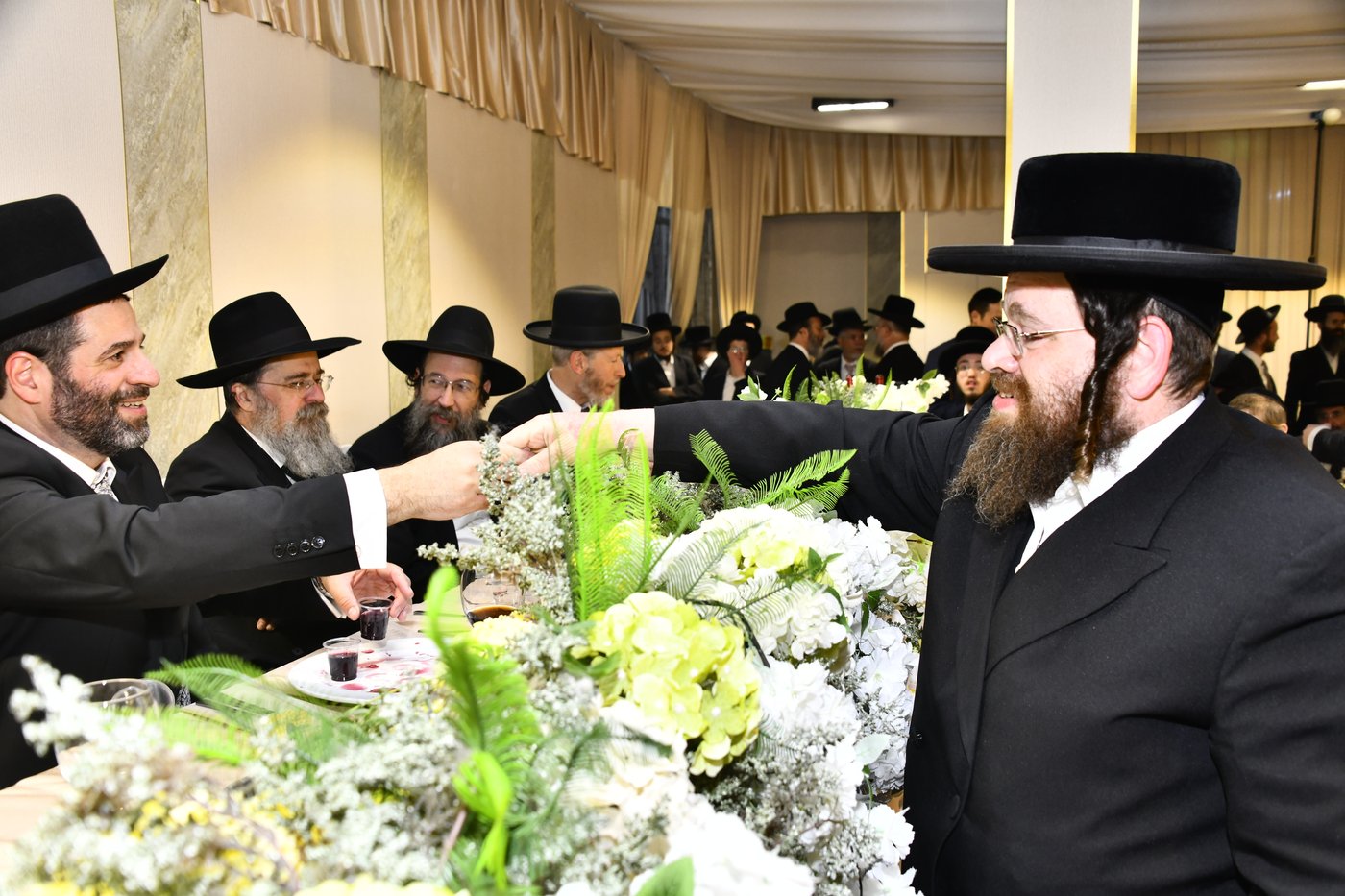 שמחת נישואי בתו של מנחם שפירא