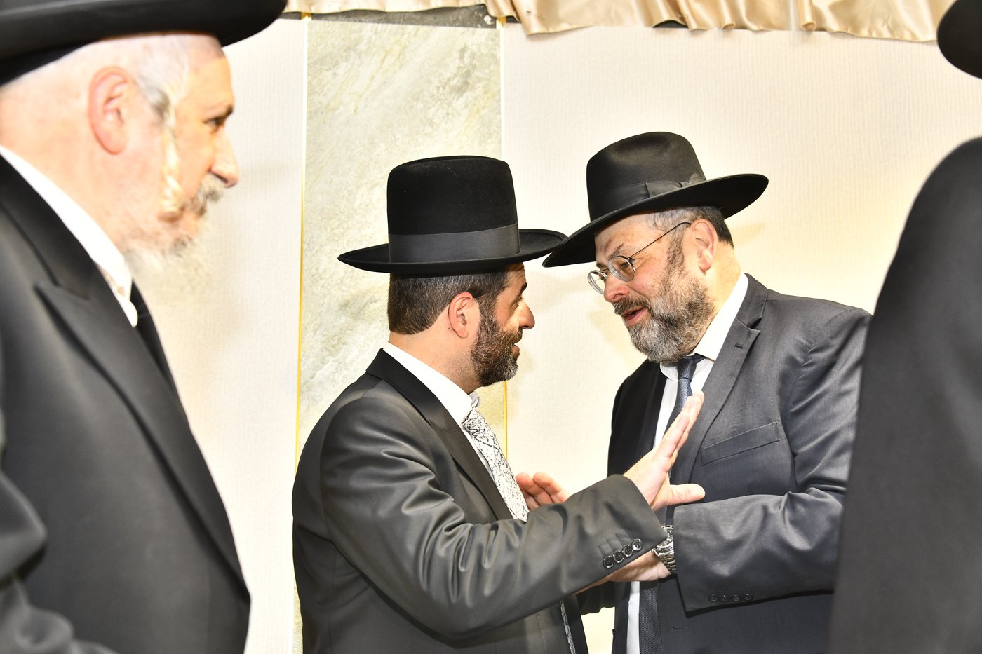 שמחת נישואי בתו של מנחם שפירא