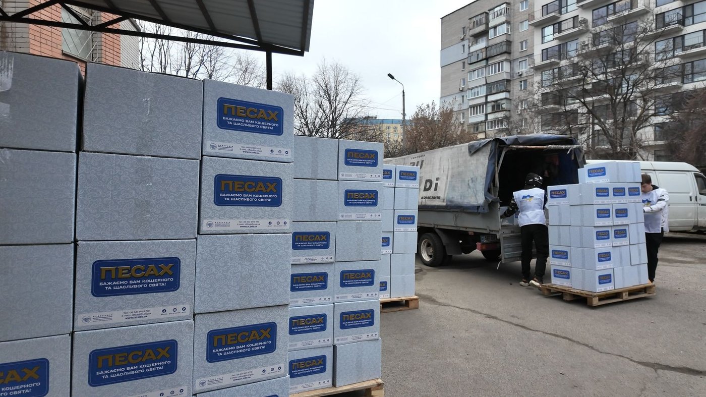 אוקראינה: הילדים היהודים שלחו לחיילים מצות וציורים