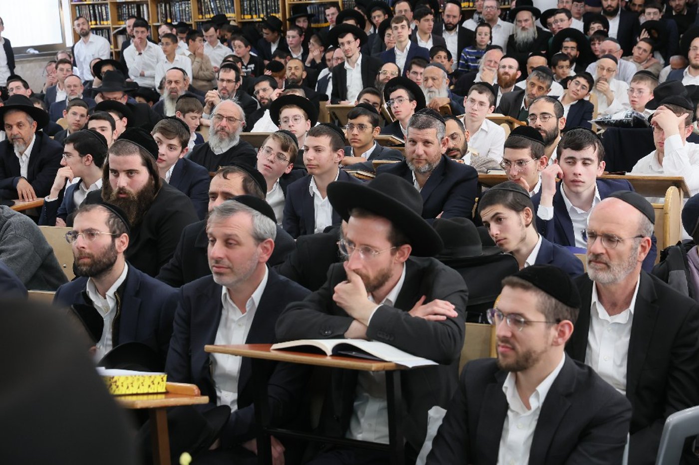 הגר"י זילברשטיין בביקור חיזוק ברחובות