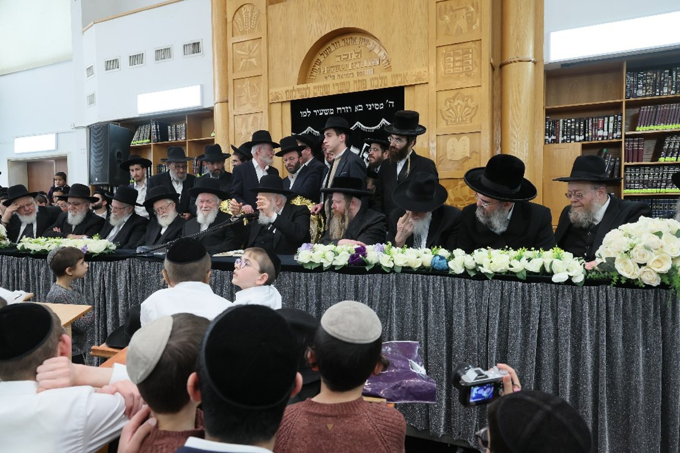 הגר"י זילברשטיין בביקור חיזוק ברחובות