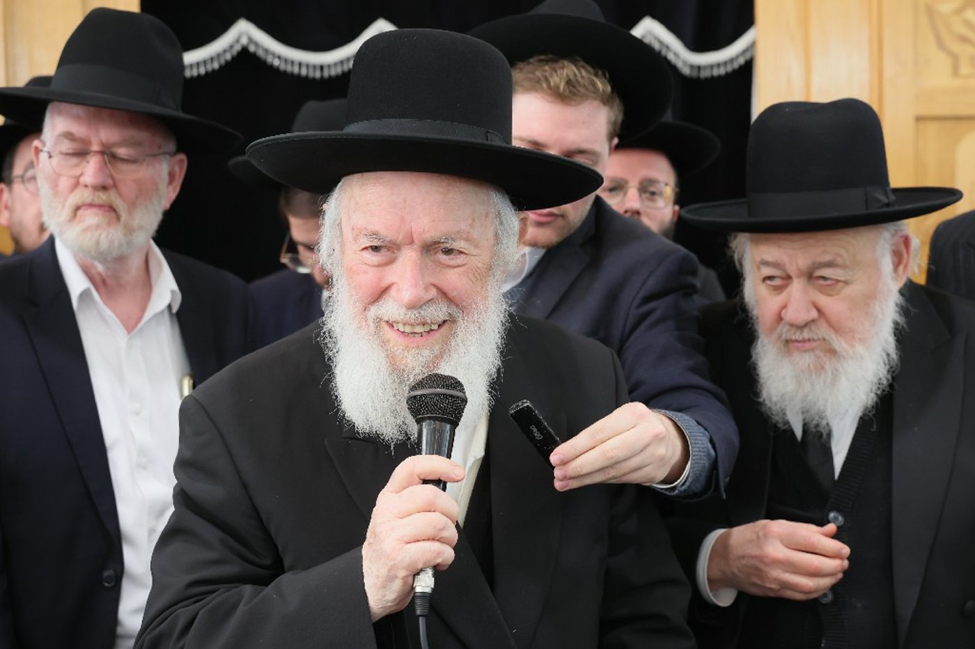 הגר"י זילברשטיין בביקור חיזוק ברחובות