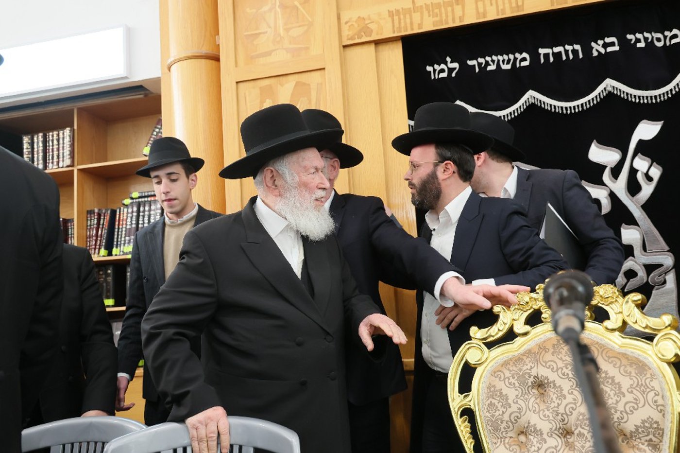 הגר"י זילברשטיין בביקור חיזוק ברחובות