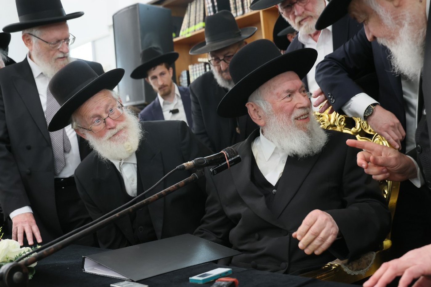 הגר"י זילברשטיין בביקור חיזוק ברחובות