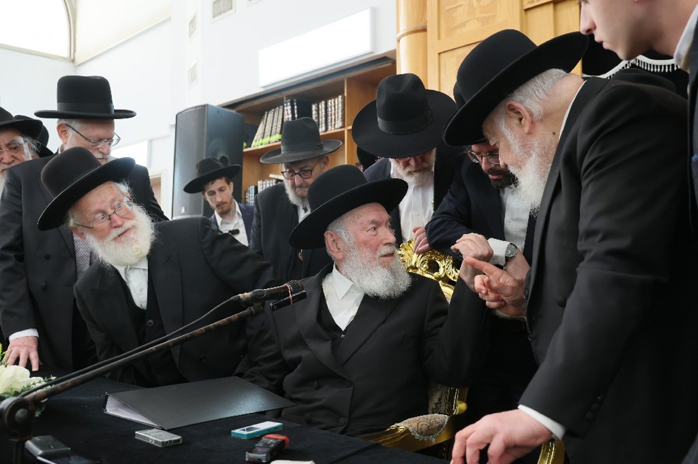 הגר"י זילברשטיין בביקור חיזוק ברחובות