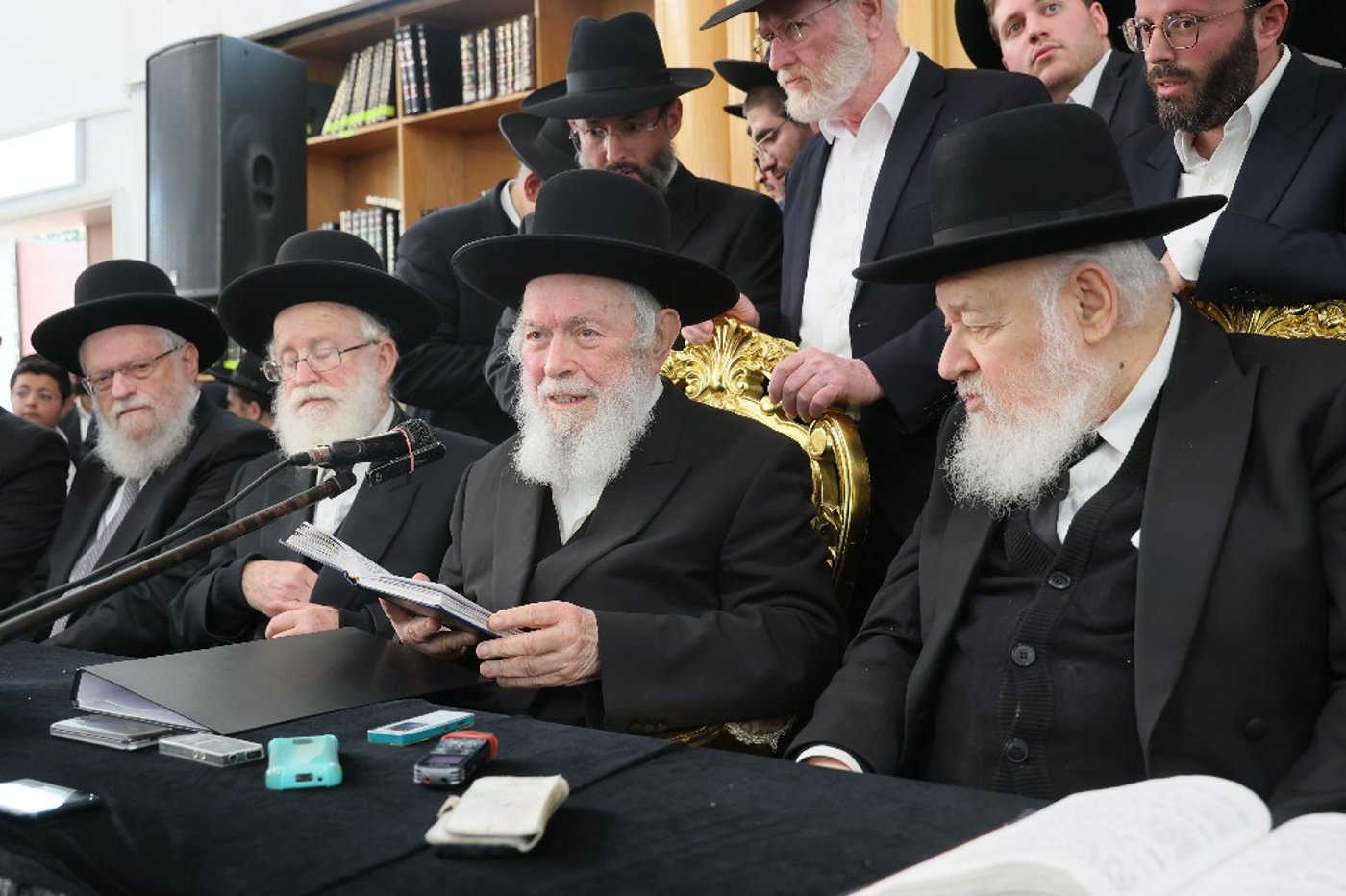 הגר"י זילברשטיין בביקור חיזוק ברחובות