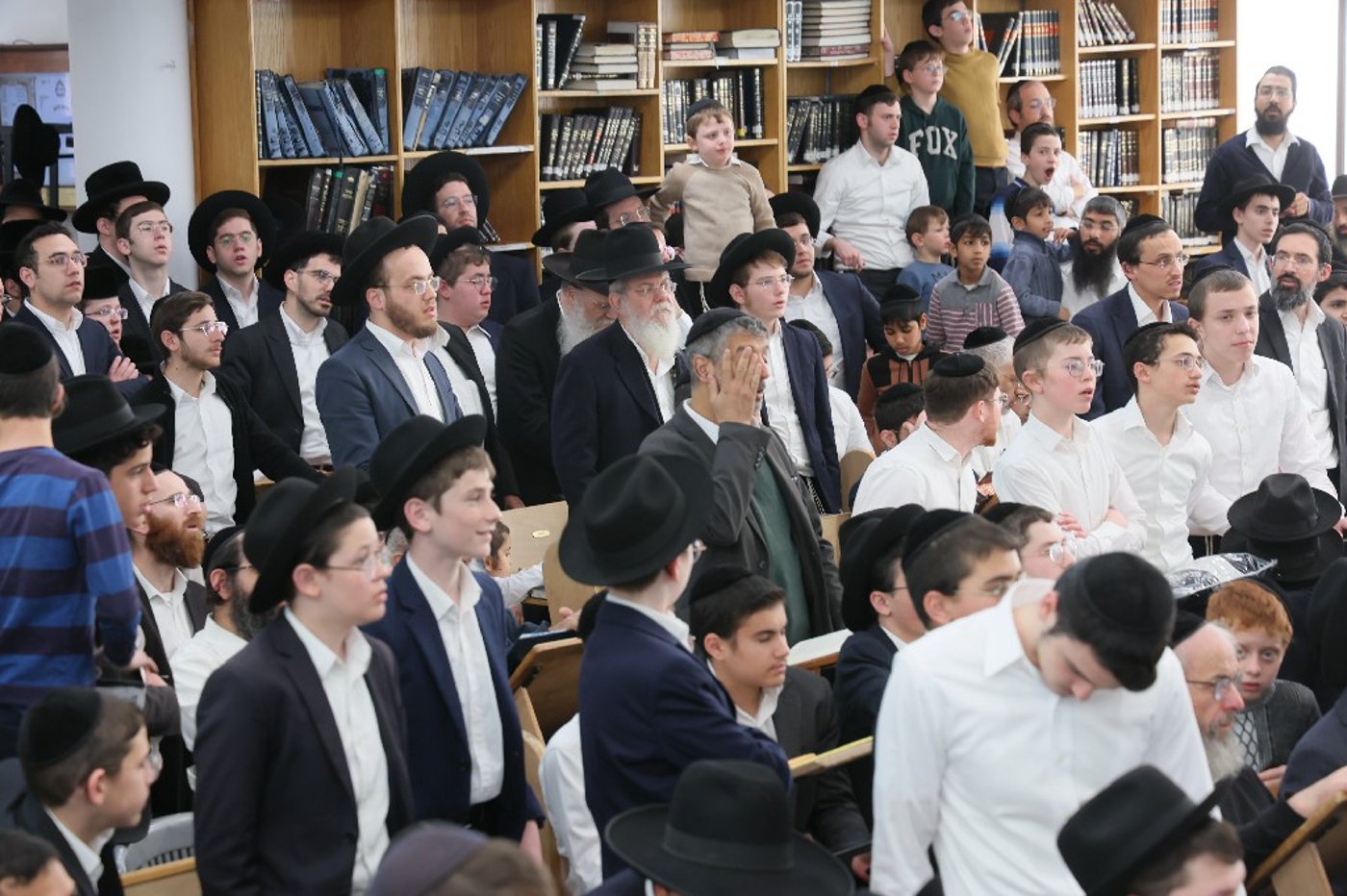 הגר"י זילברשטיין בביקור חיזוק ברחובות