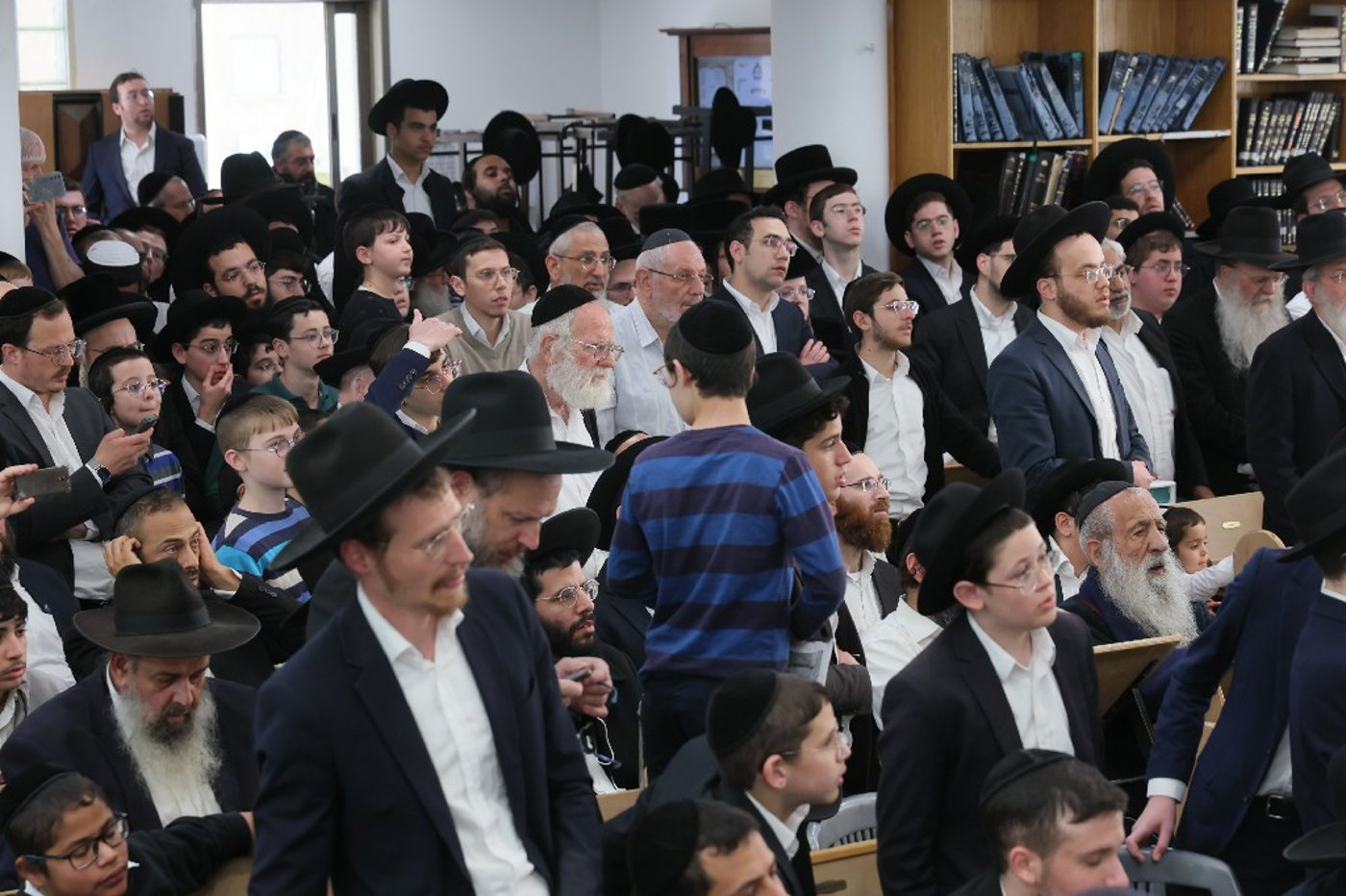 הגר"י זילברשטיין בביקור חיזוק ברחובות