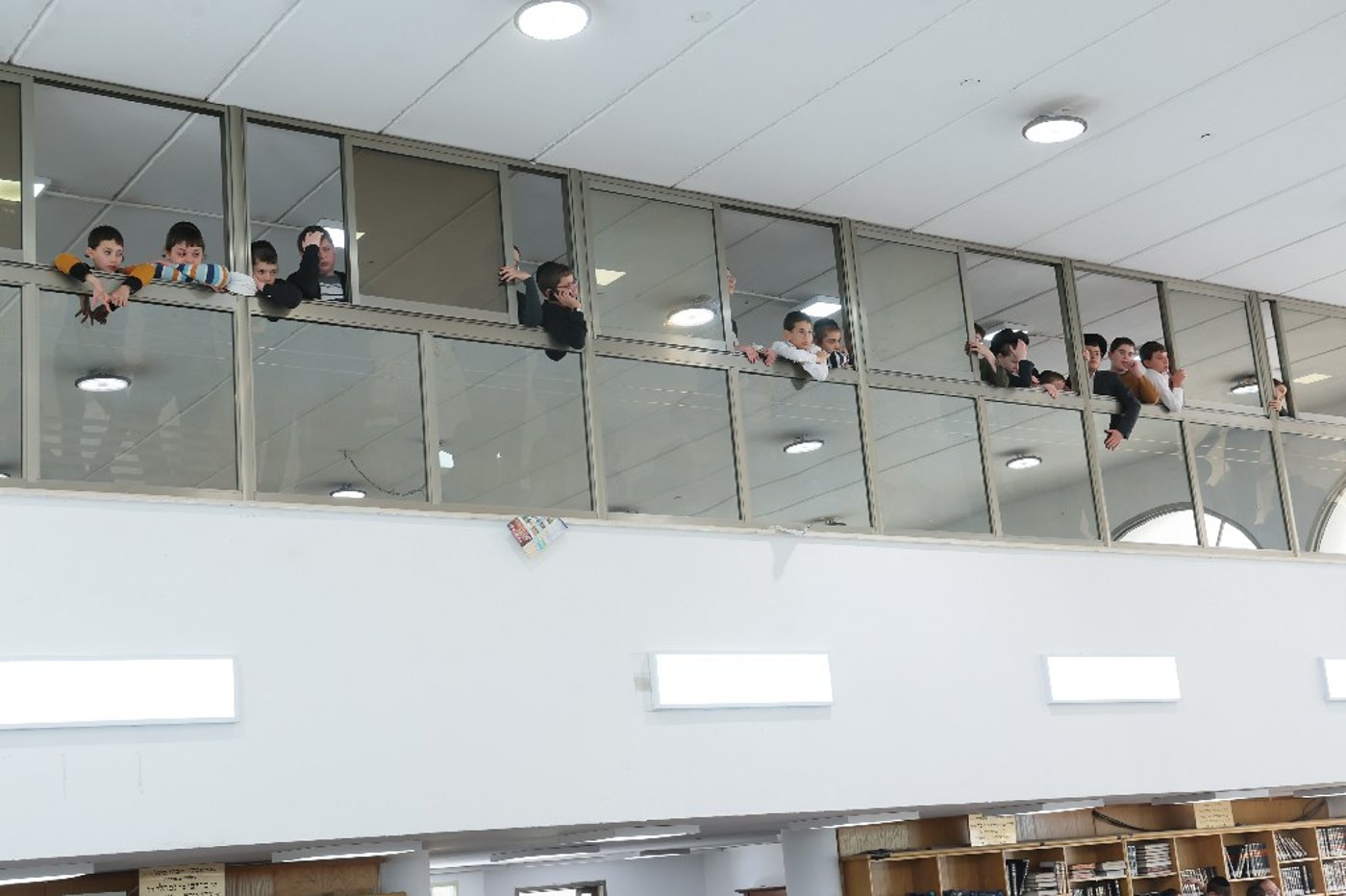 הגר"י זילברשטיין בביקור חיזוק ברחובות