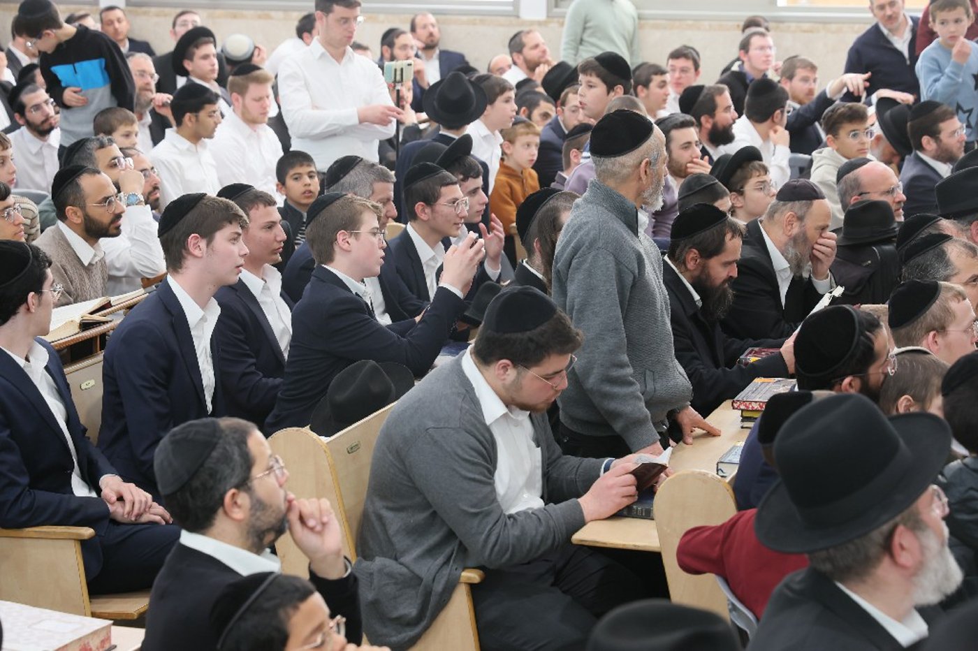 הגר"י זילברשטיין בביקור חיזוק ברחובות