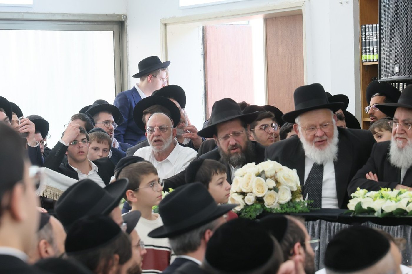 הגר"י זילברשטיין בביקור חיזוק ברחובות