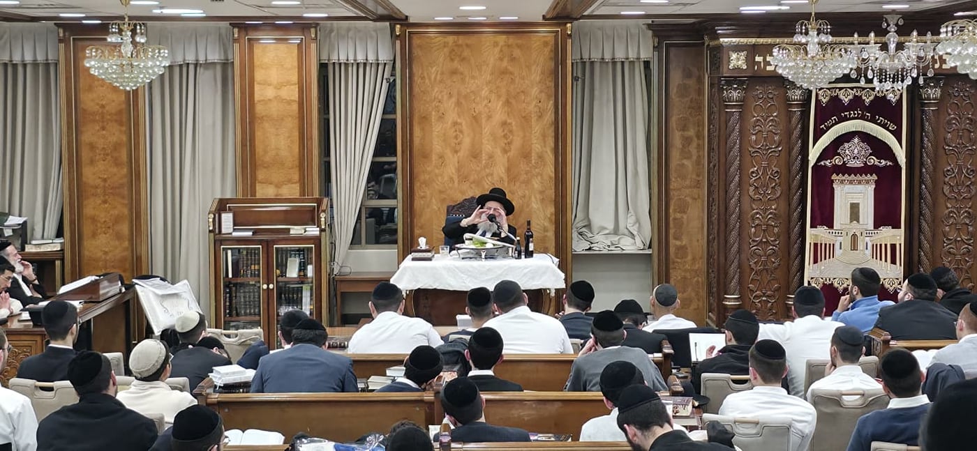 הגאון רבי ראובן אלבז בשיעור לקראת פסח