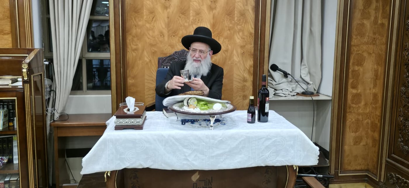 הגאון רבי ראובן אלבז בשיעור לקראת פסח