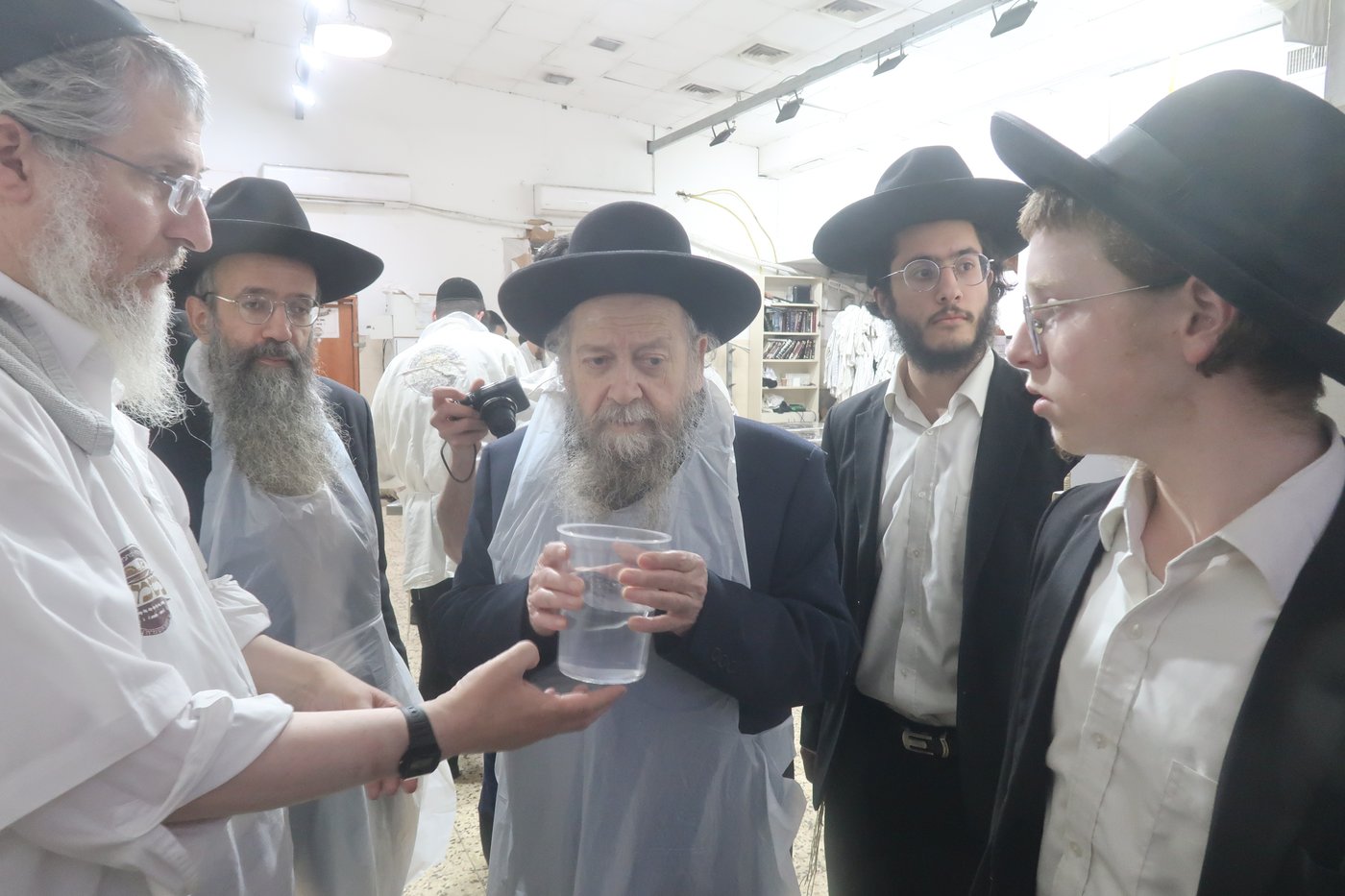 המקובל הגה"צ רבי דוד בצרי באפיית מצות