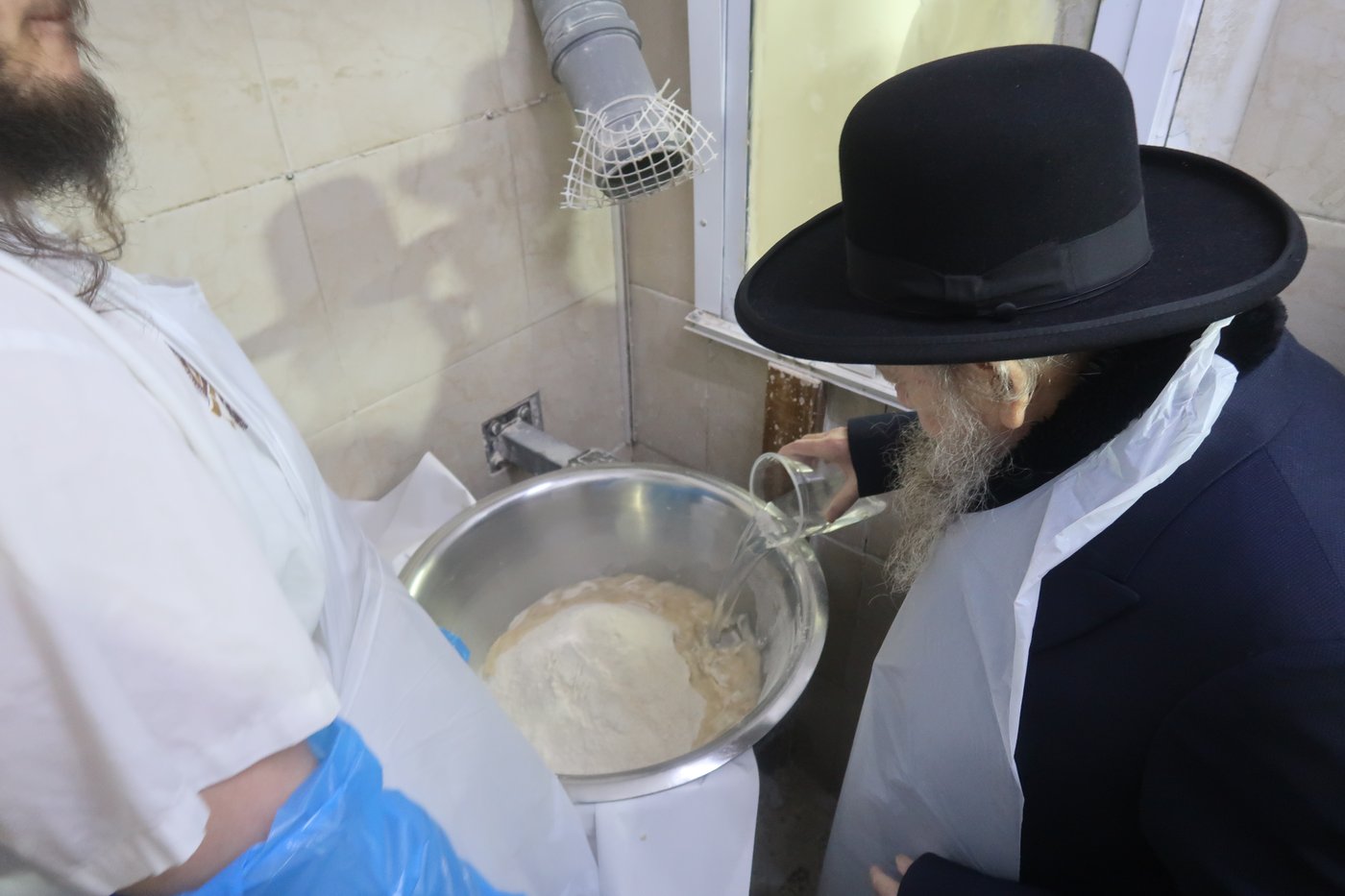 המקובל הגה"צ רבי דוד בצרי באפיית מצות