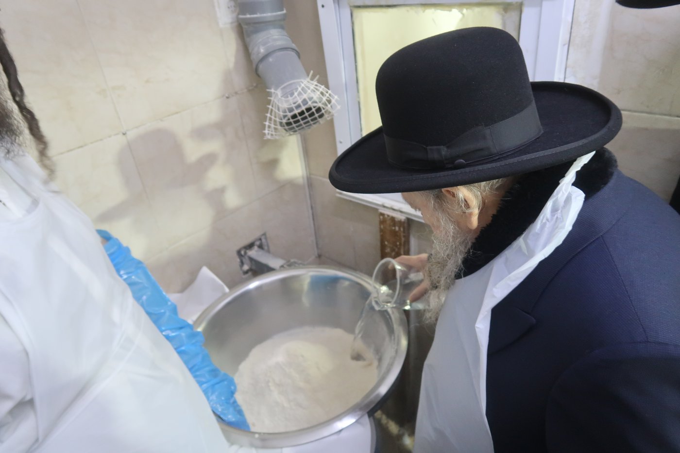 המקובל הגה"צ רבי דוד בצרי באפיית מצות