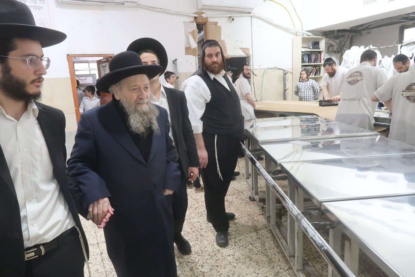 המקובל הגה"צ רבי דוד בצרי באפיית מצות