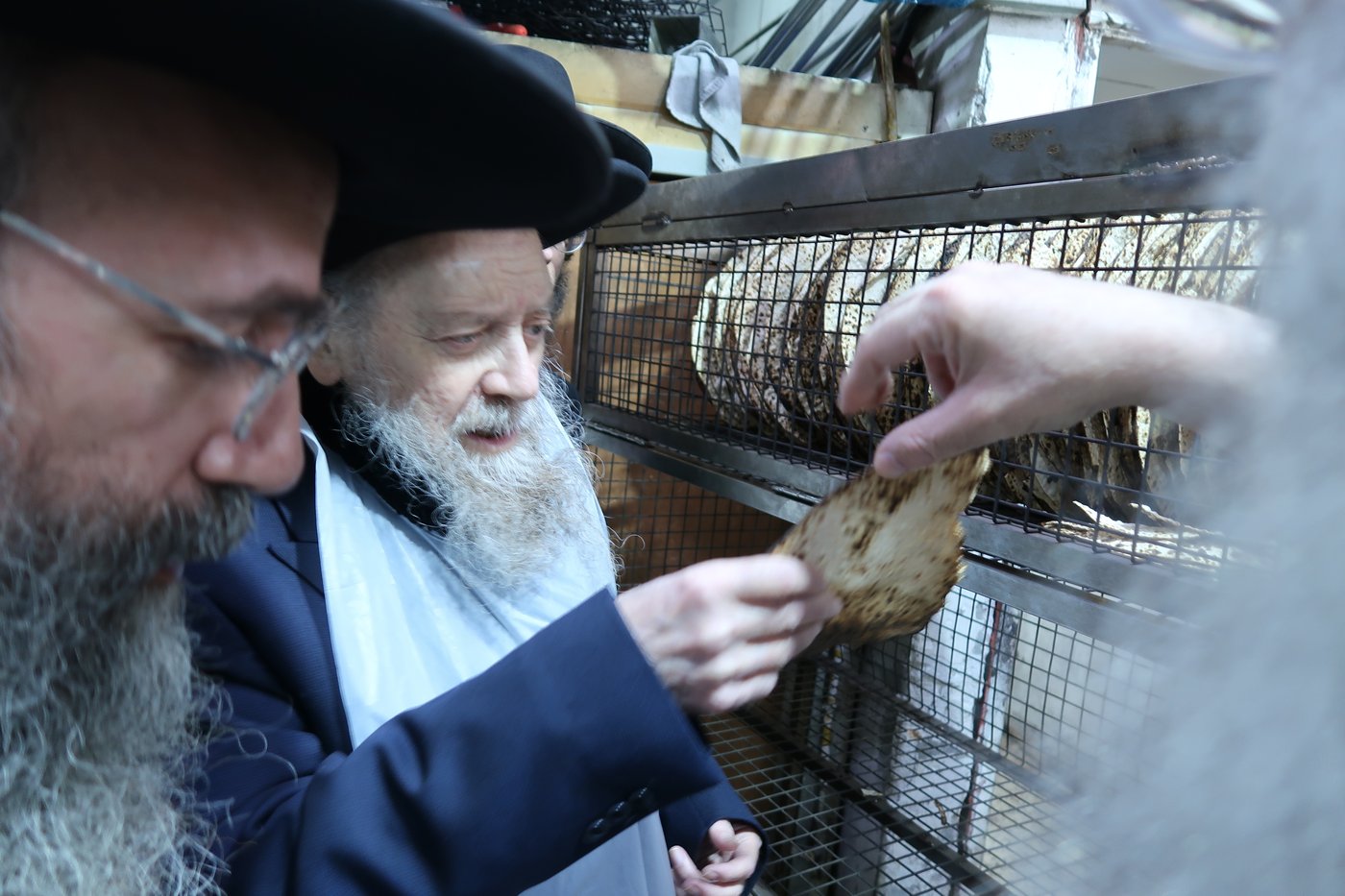 המקובל הגה"צ רבי דוד בצרי באפיית מצות