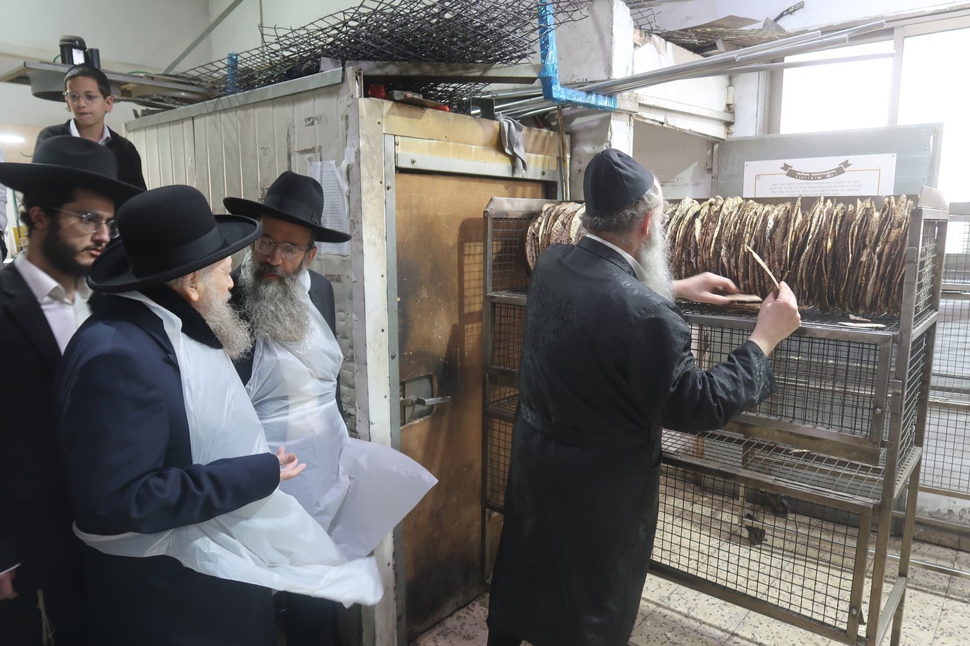 המקובל הגה"צ רבי דוד בצרי באפיית מצות