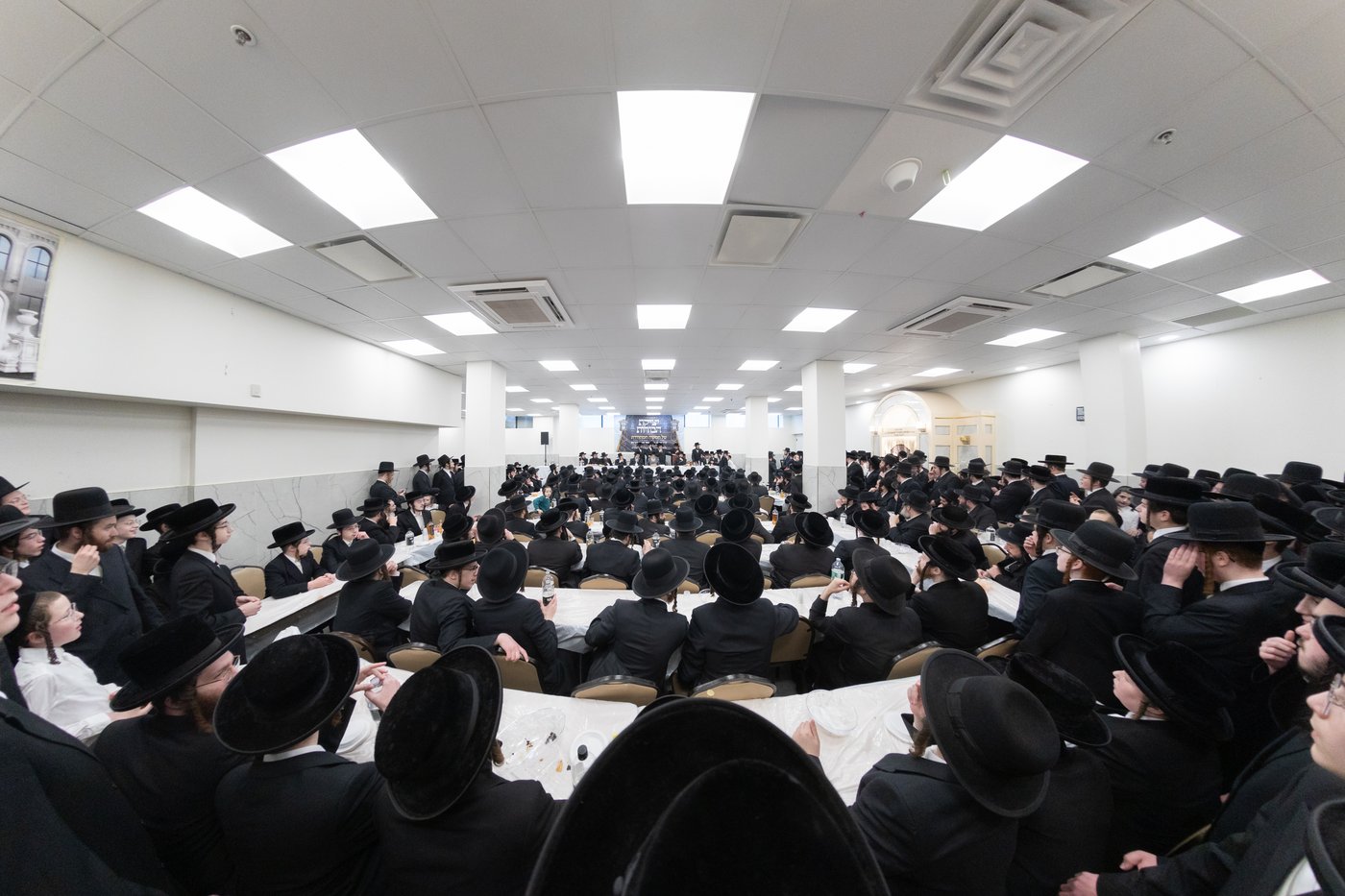 מעמד יציקת הבורות לביהמ"ד סאטמר בשכונת ווערנאן בוויליאמסבורג