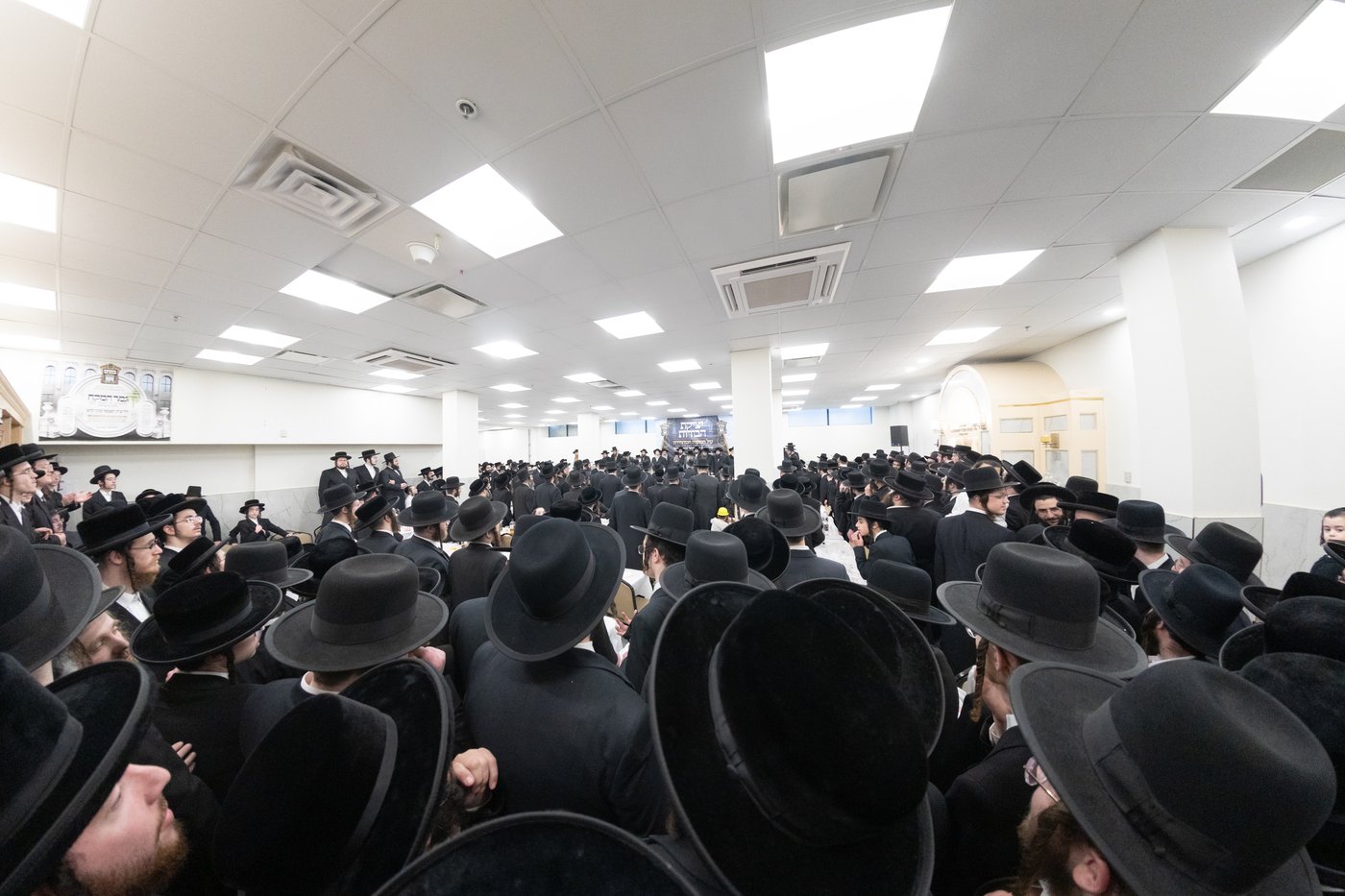 מעמד יציקת הבורות לביהמ"ד סאטמר בשכונת ווערנאן בוויליאמסבורג