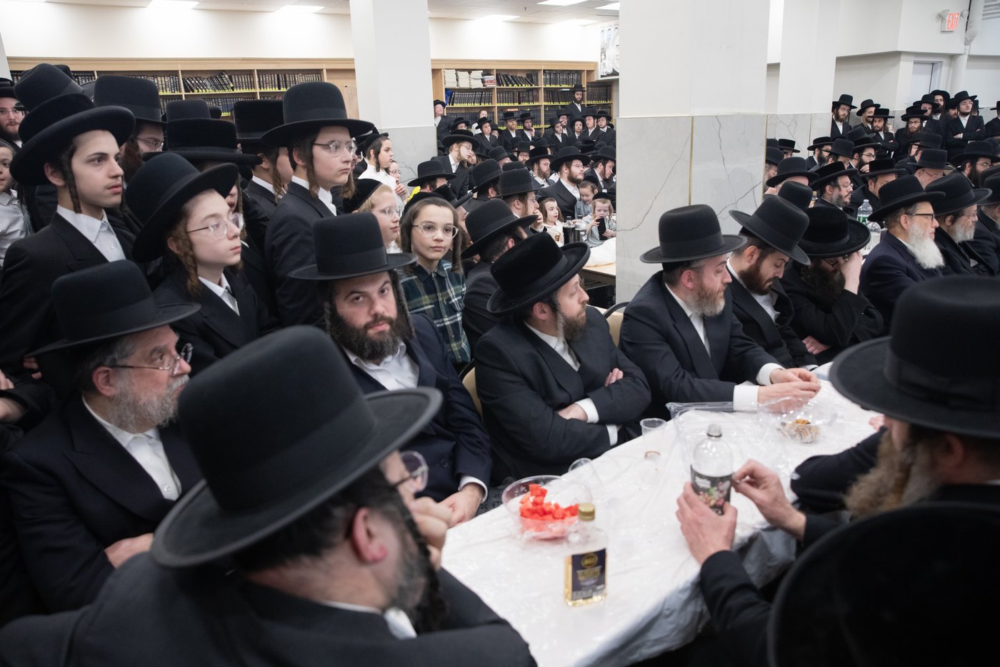 מעמד יציקת הבורות לביהמ"ד סאטמר בשכונת ווערנאן בוויליאמסבורג