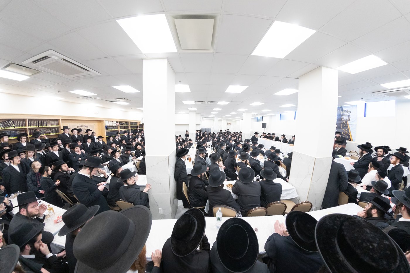 מעמד יציקת הבורות לביהמ"ד סאטמר בשכונת ווערנאן בוויליאמסבורג