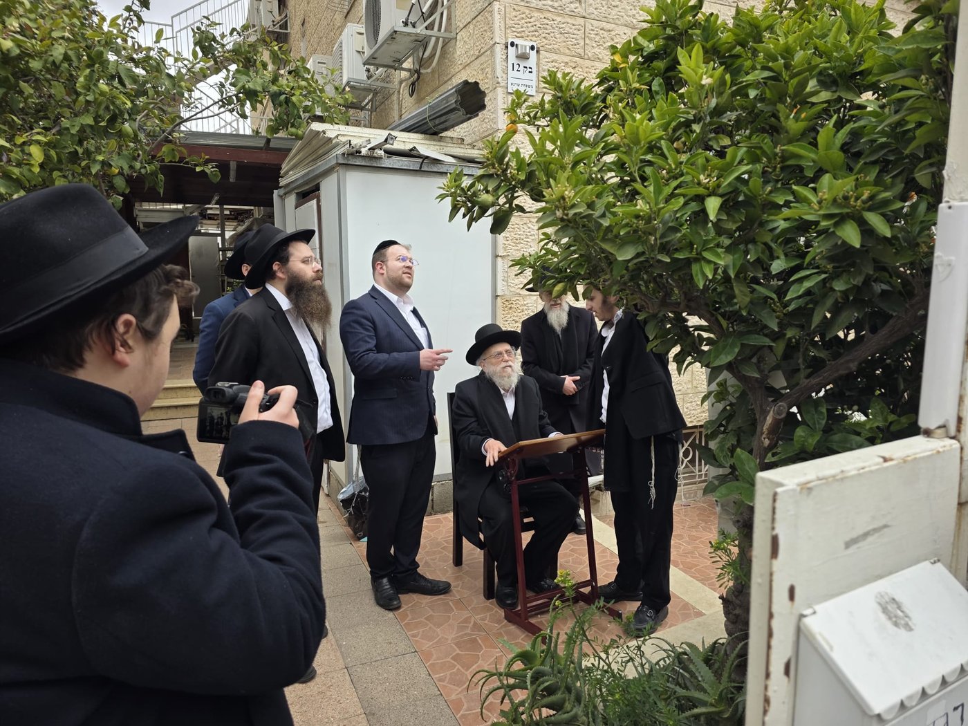 הגרב"ד אלישיב בברכת האילנות