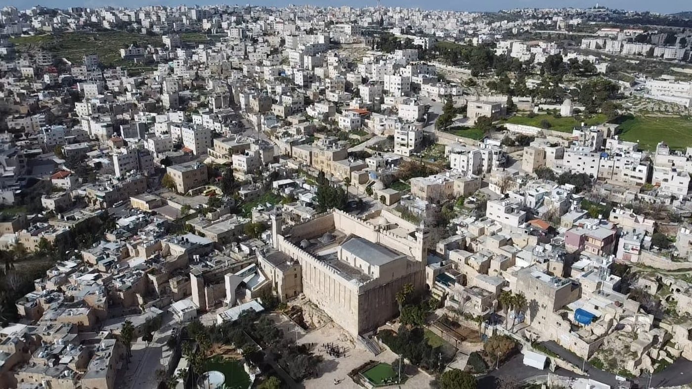 מערת המכפלה ממבט הרחפן