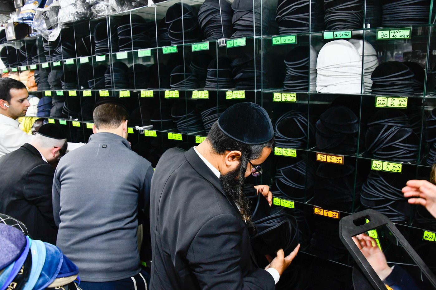 אווירת ערב חג הפסח בבני ברק