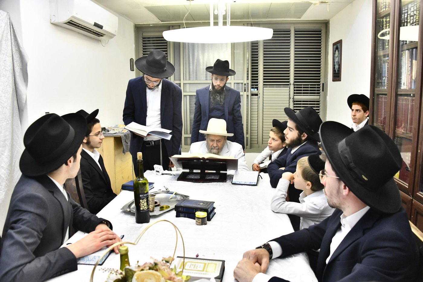 מוצאי שבת הגדול אצל המקובל רבי דוד בצרי