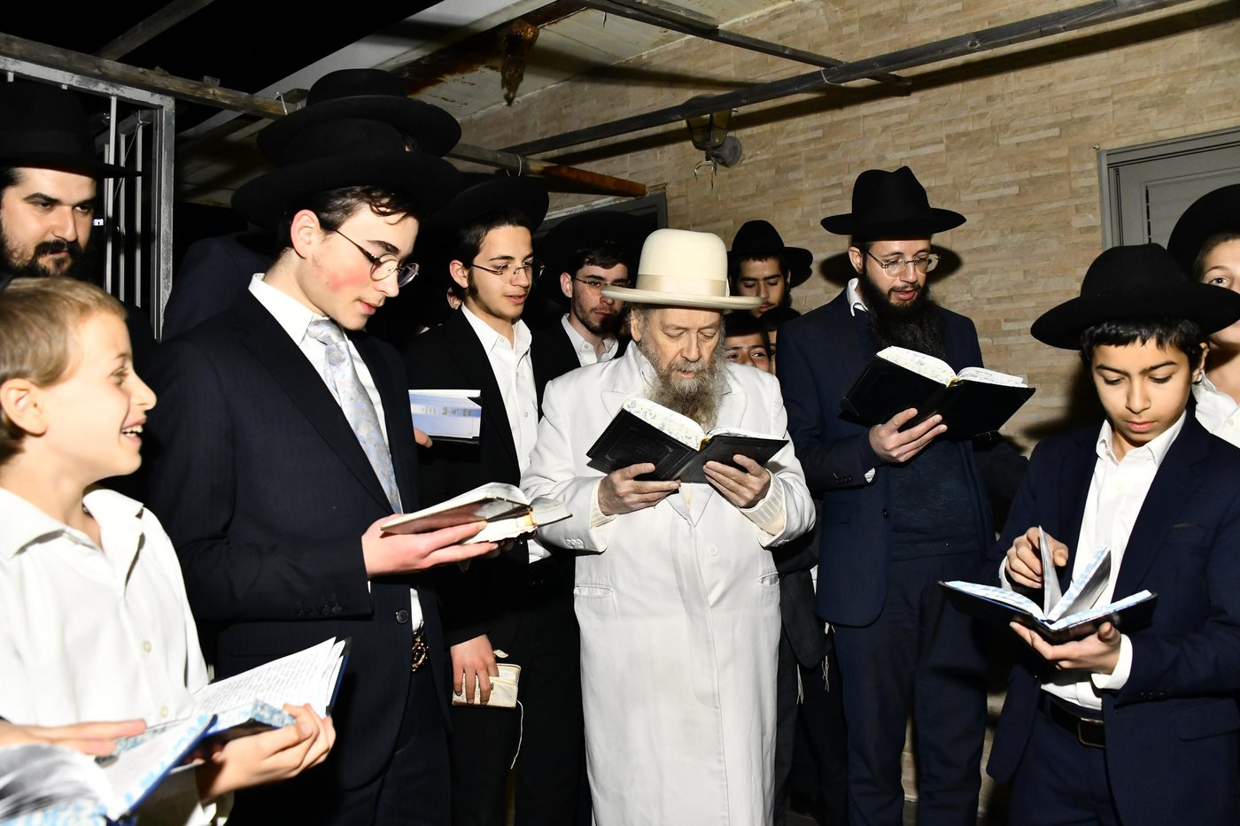 מוצאי שבת הגדול אצל המקובל רבי דוד בצרי