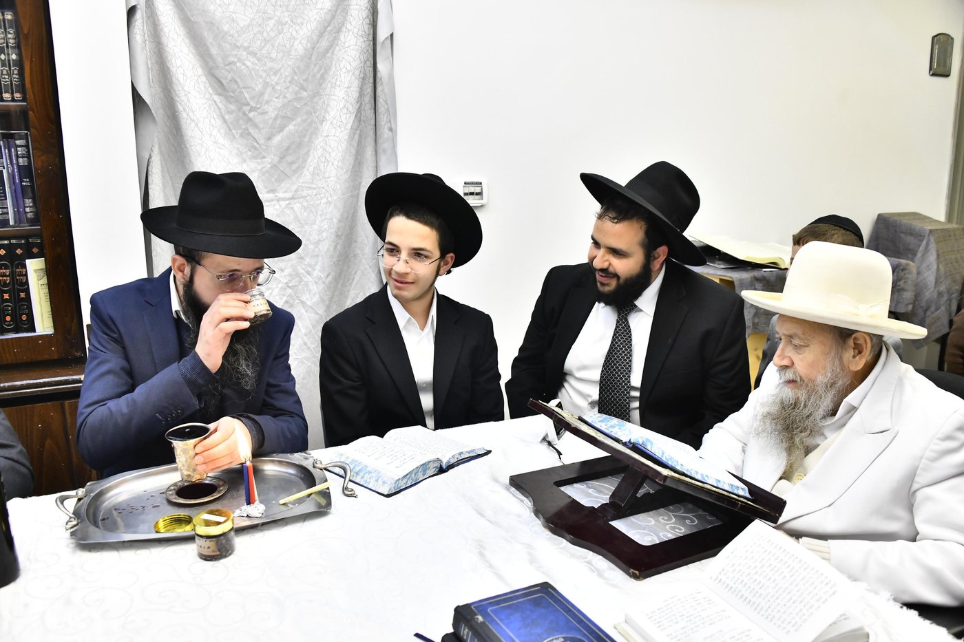 מוצאי שבת הגדול אצל המקובל רבי דוד בצרי