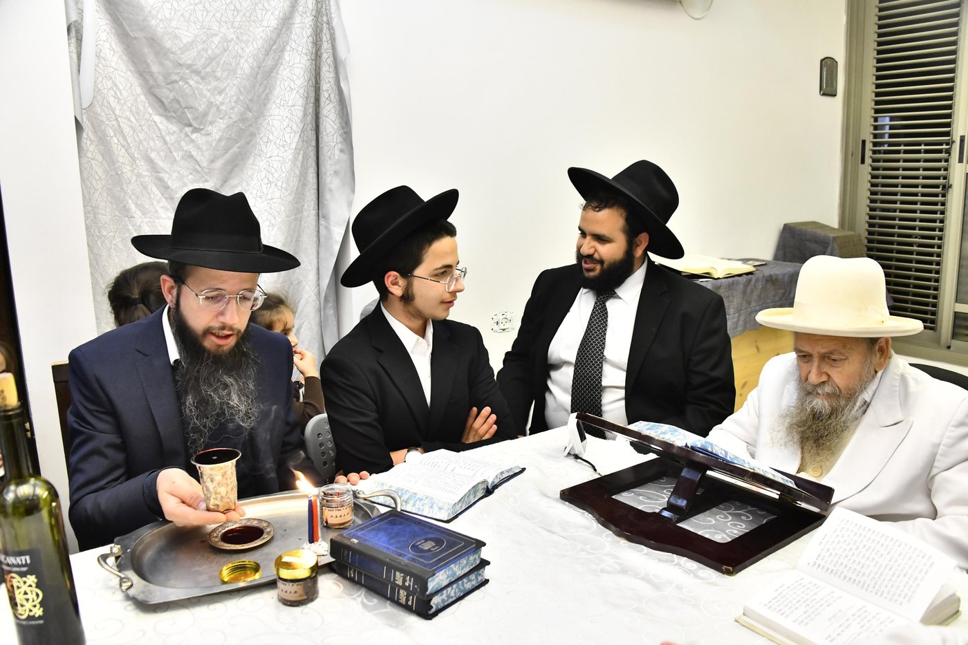 מוצאי שבת הגדול אצל המקובל רבי דוד בצרי