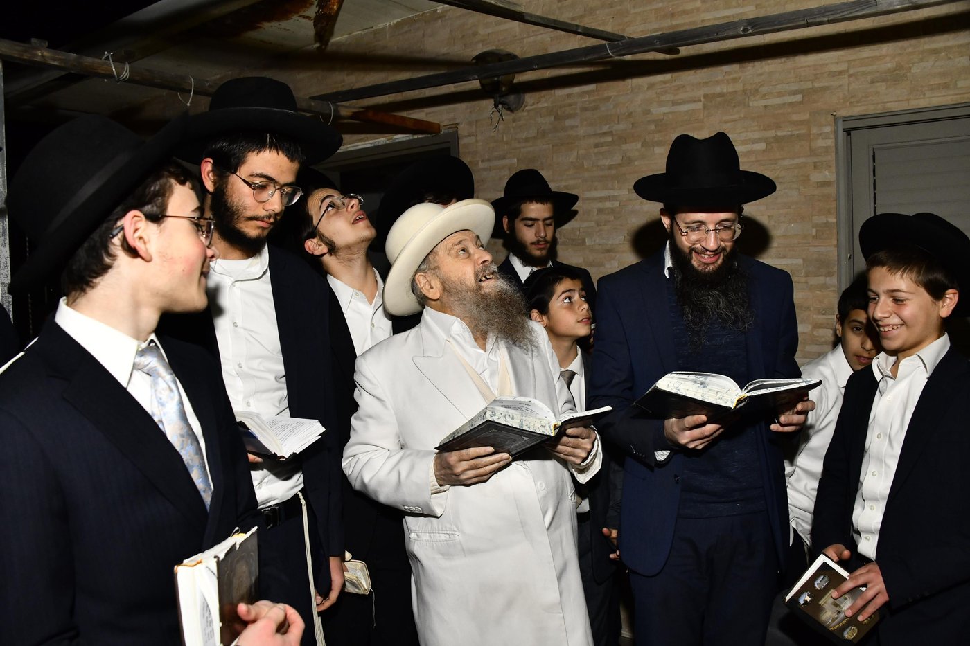 מוצאי שבת הגדול אצל המקובל רבי דוד בצרי