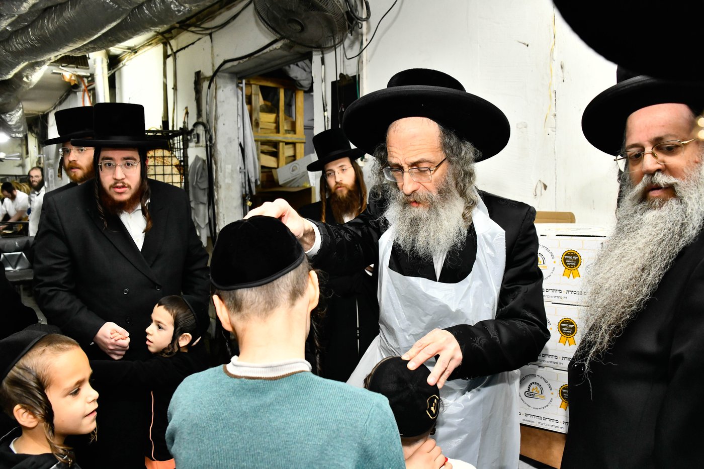 הגה"צ רבי אלימלך בידרמן באפיית מצות