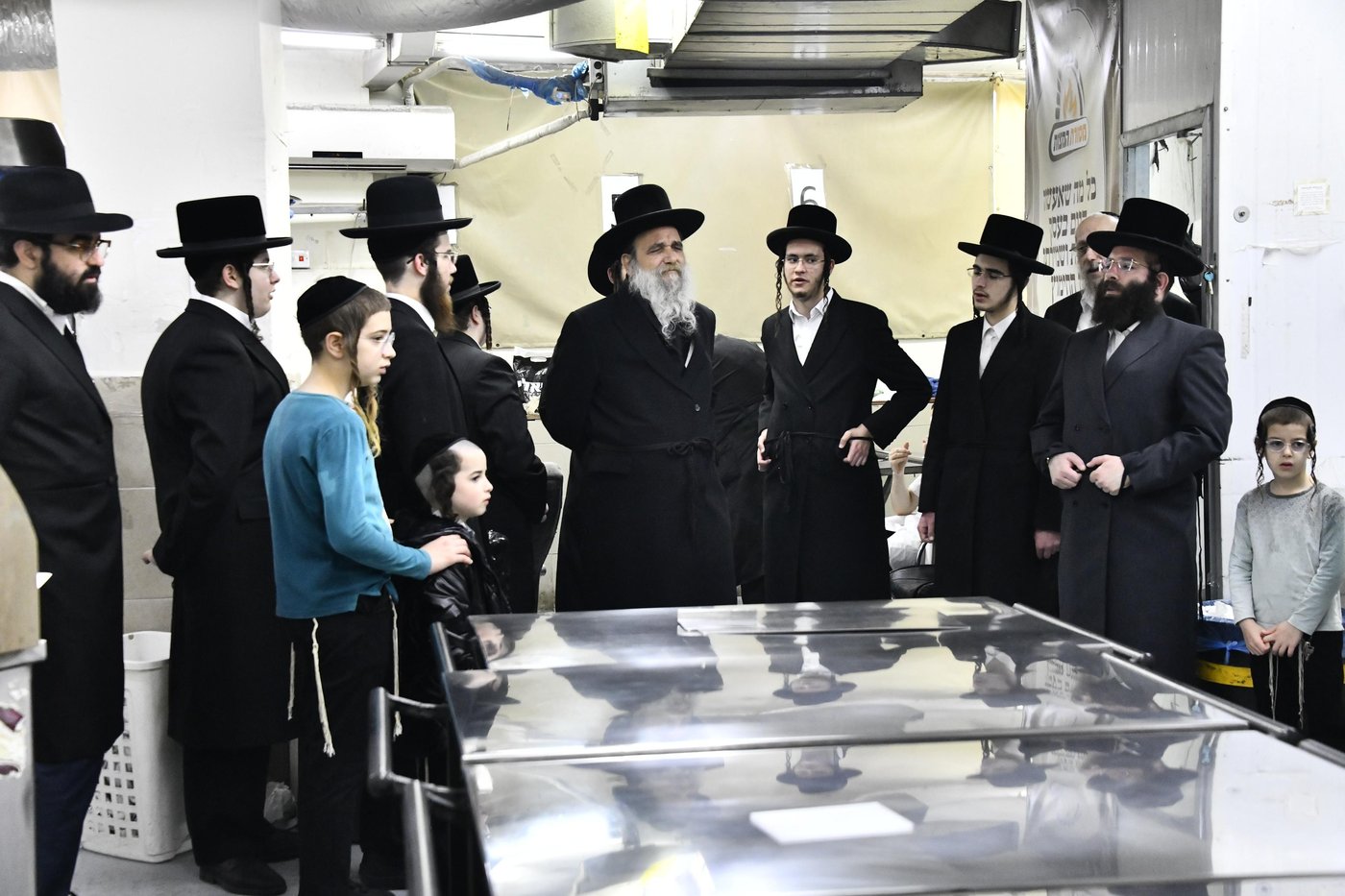 האדמו"ר מאשלג בני היכלא באפיית המצות