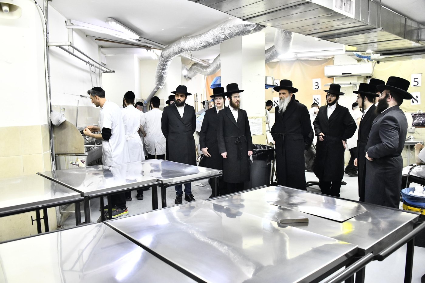 האדמו"ר מאשלג בני היכלא באפיית המצות