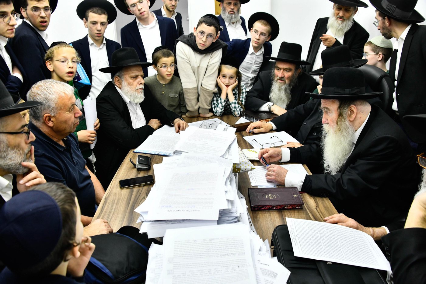 הגאון רבי מרדכי גרוס במכירת חמץ