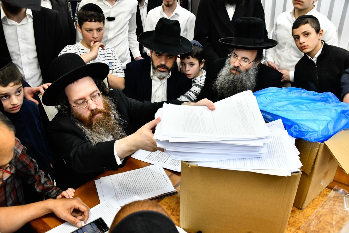 הגאון רבי עמרם פריד במכירת חמץ