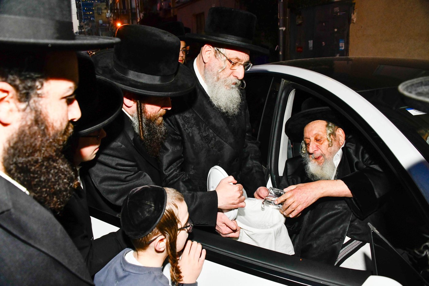 האדמו"ר מנאראל במים שלנו